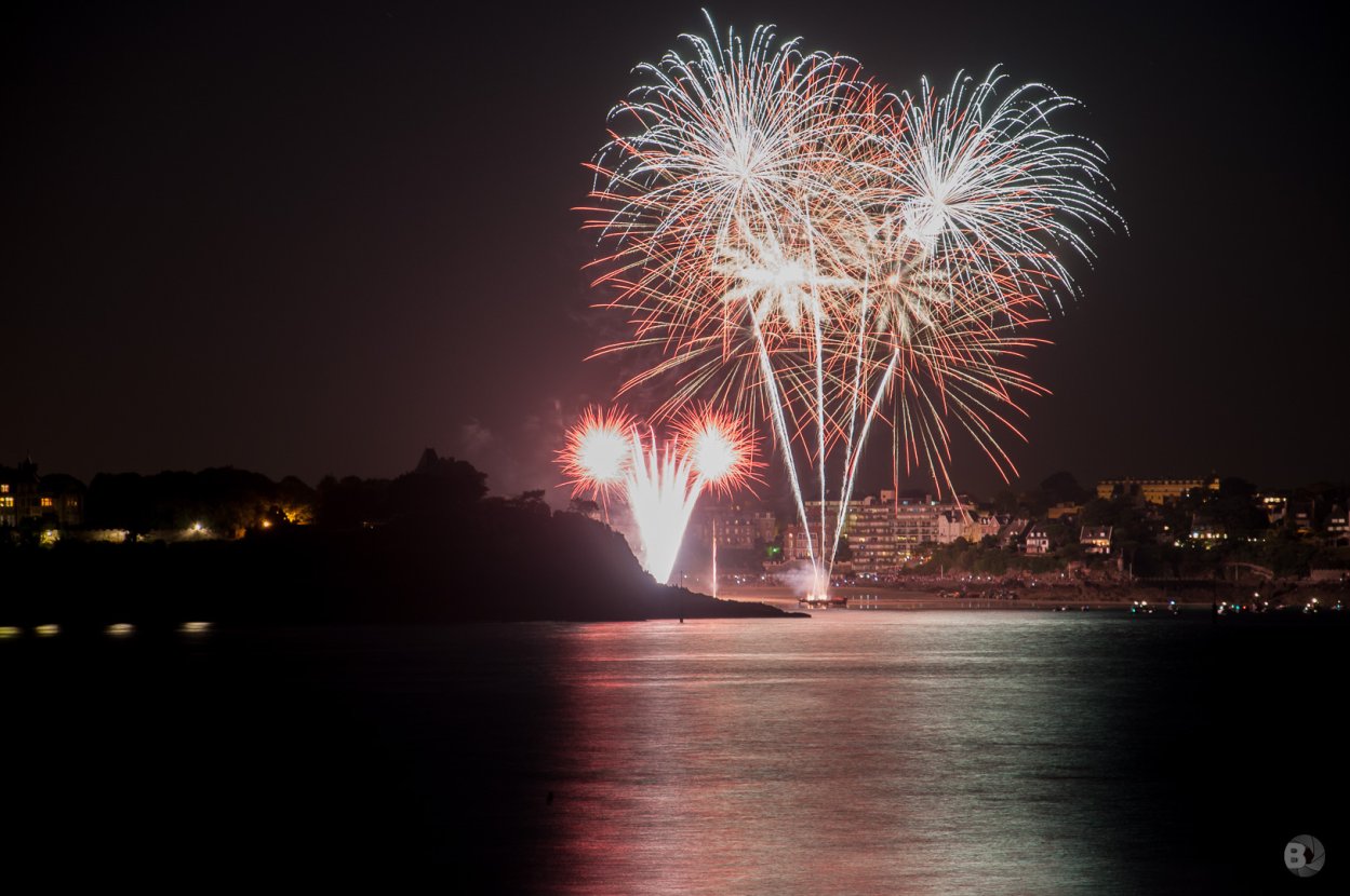 Feu D Artifice Dinard 2022 15 Aout Feu d'Artifice Saint Malo - Feu artifice 14 juillet depuis Saint Malo -  photos-spectacle